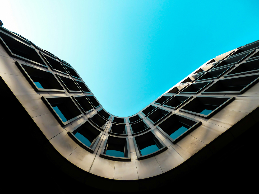 photo bâtiment en contre-plongée